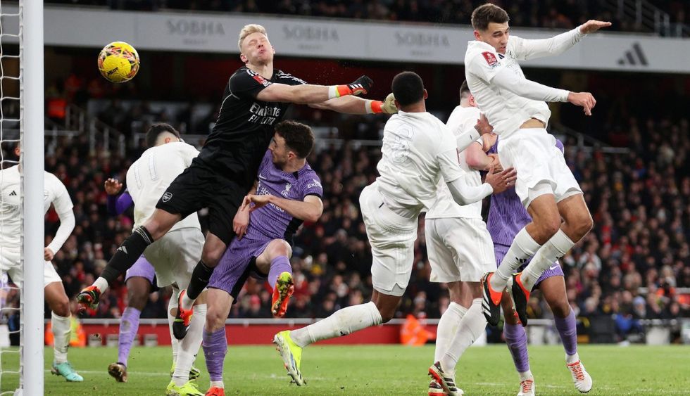 Jakub Kiwior deflects Trent Alexander-Arnold's fre-kick past Aaron Ramsdale and into his own net 